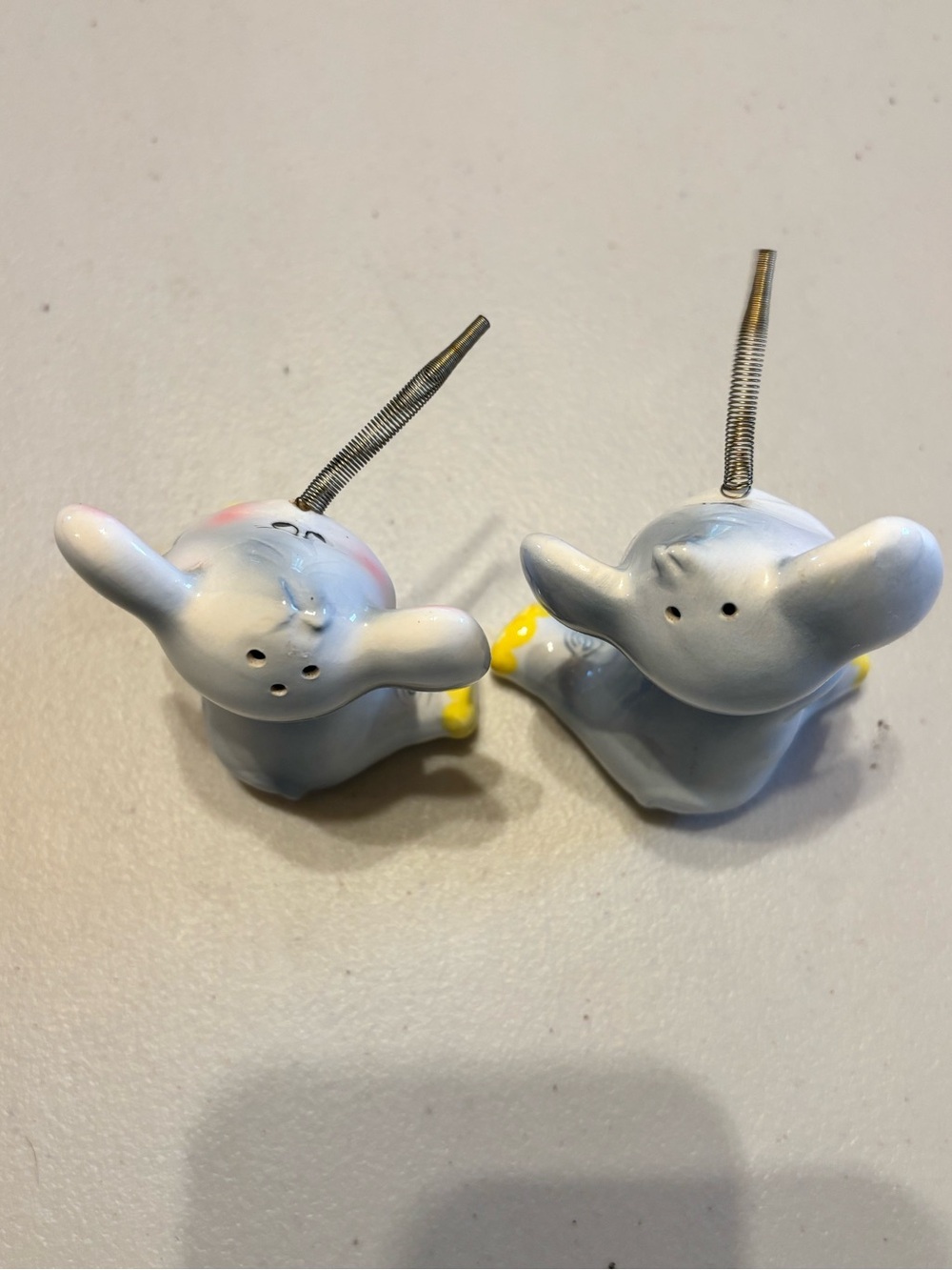 Vintage 1950 Norcrest Ceramic Elephant Figurine salt and pepper shaker set - Picture 8 of 9